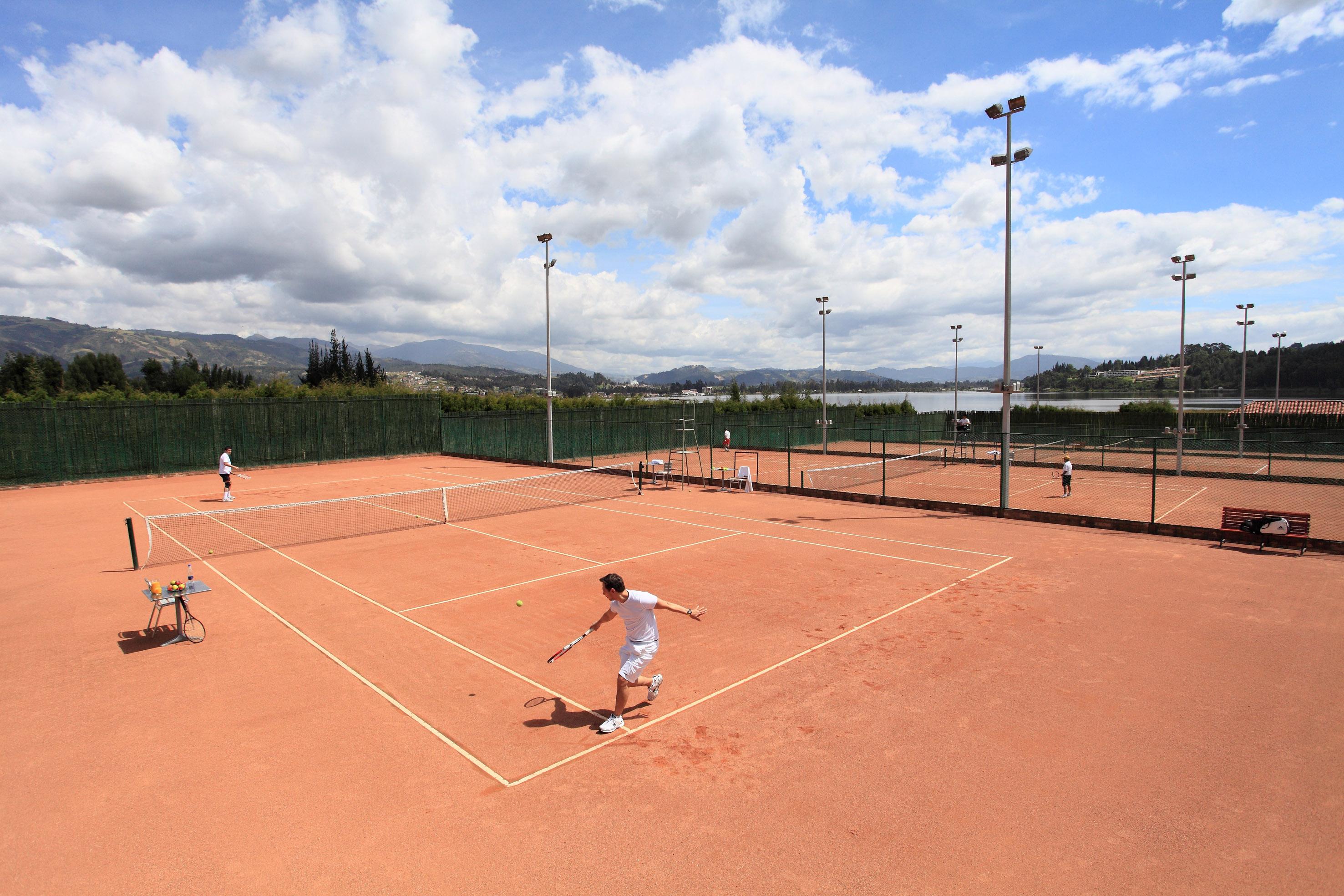 Estelar Paipa Hotel Spa & Y Centro De Convenciones Exterior foto Tennis courts at the Academy