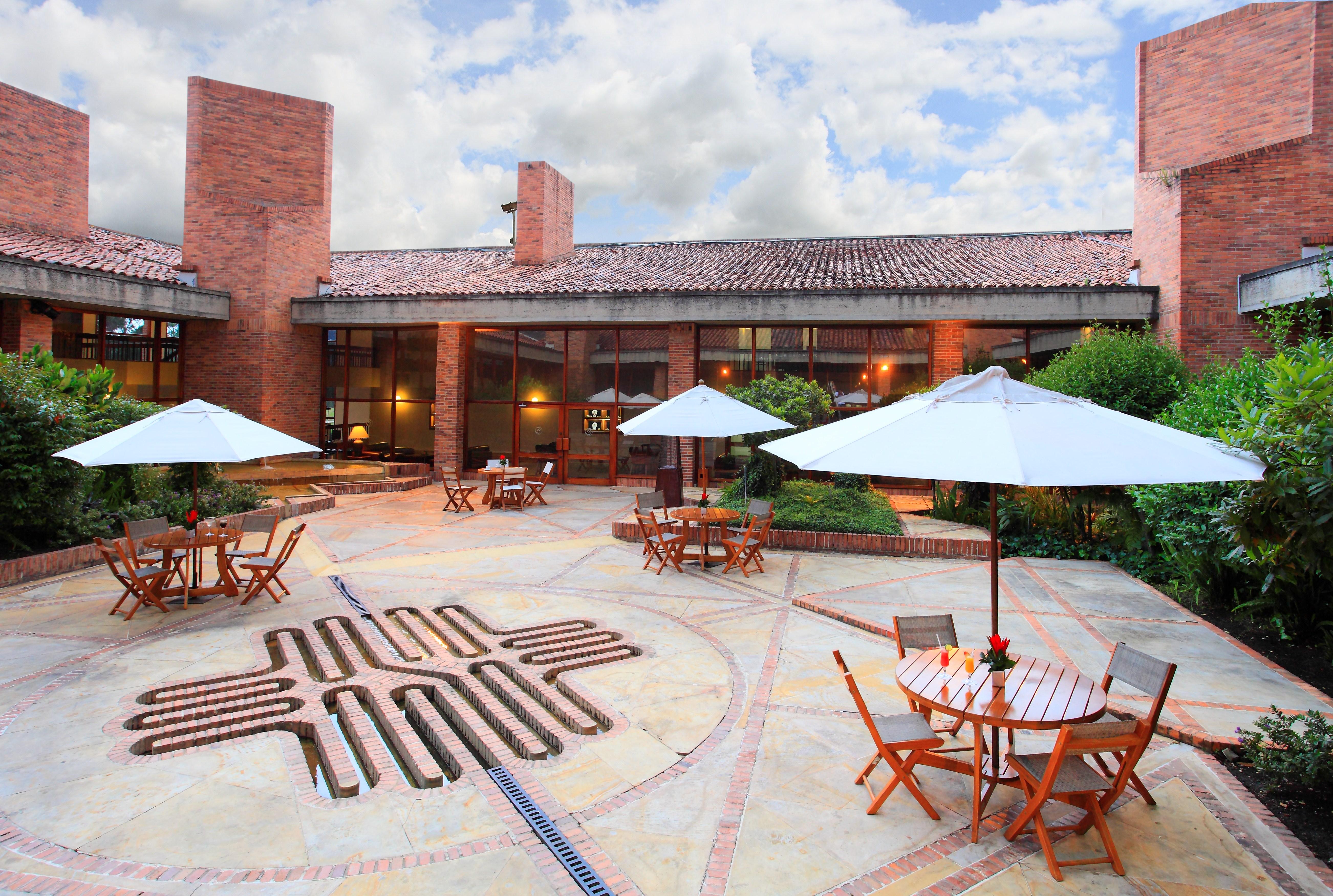Estelar Paipa Hotel Spa & Y Centro De Convenciones Exterior foto The patio at the hotel