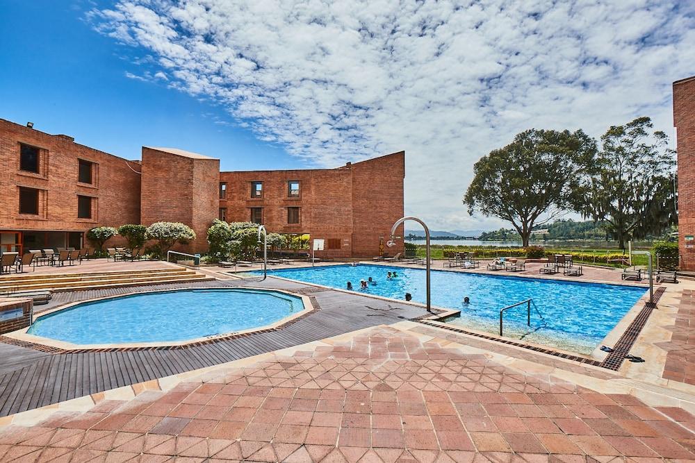Estelar Paipa Hotel Spa & Y Centro De Convenciones Exterior foto The swimming pool at the hotel